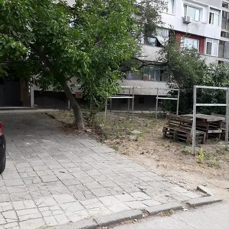 Chayka Sea Garden- Entire Flat Or Spacious Private Or 3-bed Dorm- Big Balcony Apartment