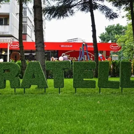 Chayka Sea Garden- Entire Flat Or Spacious Private Or 3-bed Dorm- Big Balcony Apartment Varna